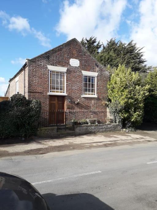 The Old Chapel-The Nave Apartment Gristhorpe ภายนอก รูปภาพ